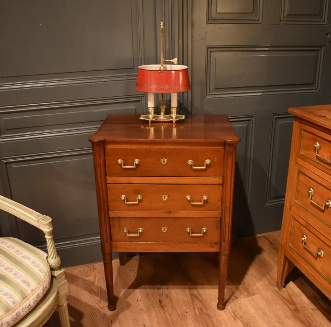 Très petite commode en acajou