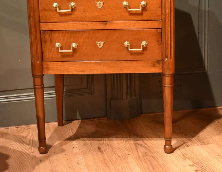 Très petite commode en acajou