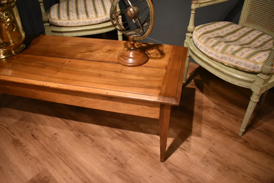 Table basse en noyer