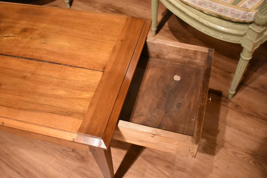 Table basse en noyer