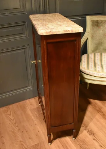 Petite vitrine de style Louis XVI