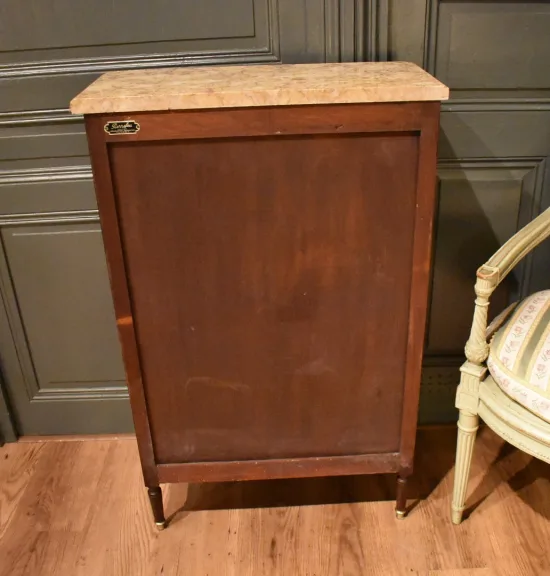 Petite vitrine de style Louis XVI