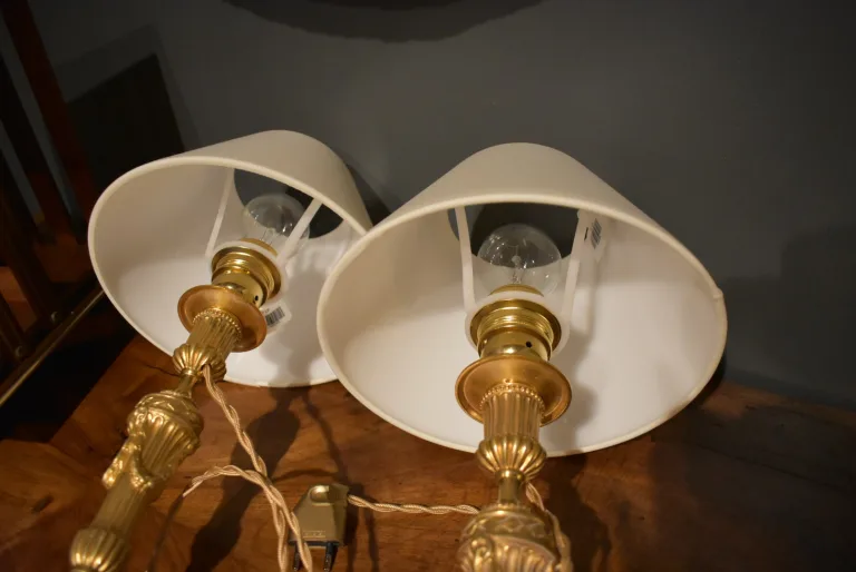 Paire de lampes de style Louis XVI en bronze doré