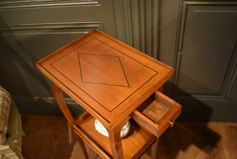 Petite table d'appoint Louis XV