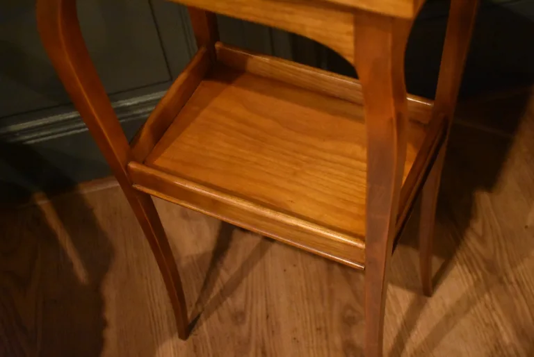 Petite table d'appoint Louis XV