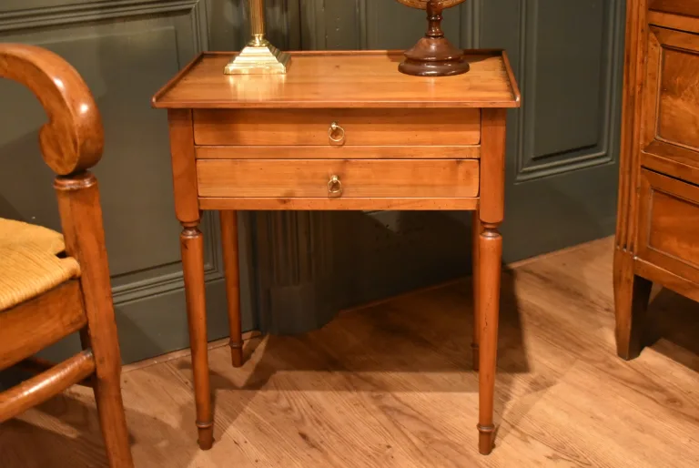 Petite table de style Directoire