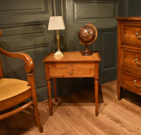 Petite table de style Directoire