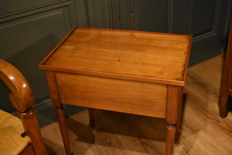 Petite table de style Directoire