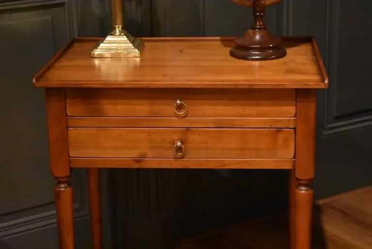 Petite table de style Directoire