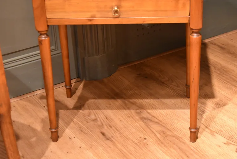 Petite table de style Directoire