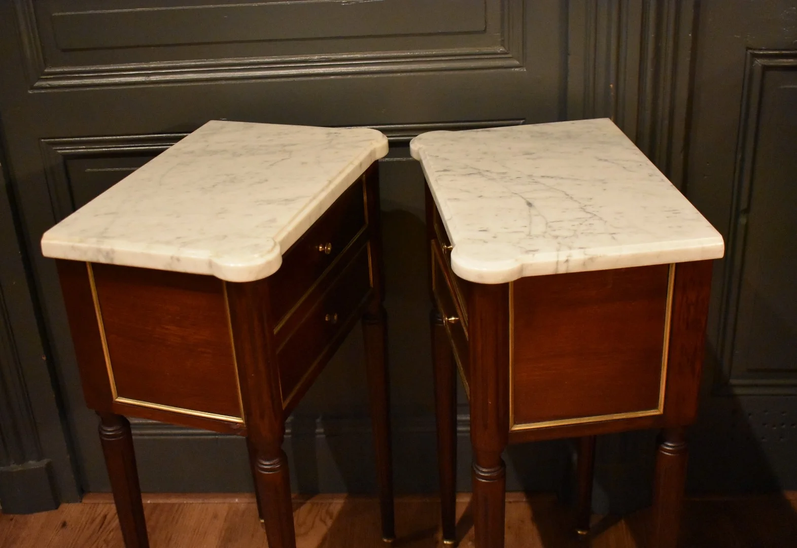 Paire de chevets de style Louis XVI