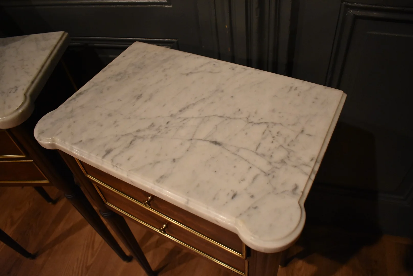Paire de chevets de style Louis XVI