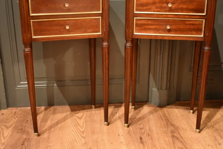 Paire de chevets de style Louis XVI