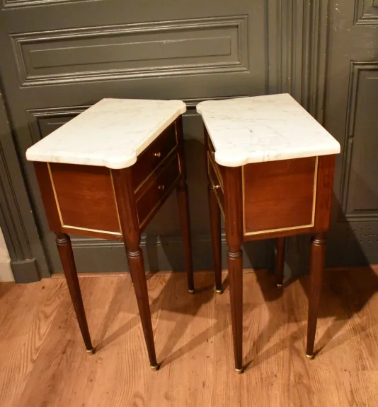 Paire de chevets de style Louis XVI
