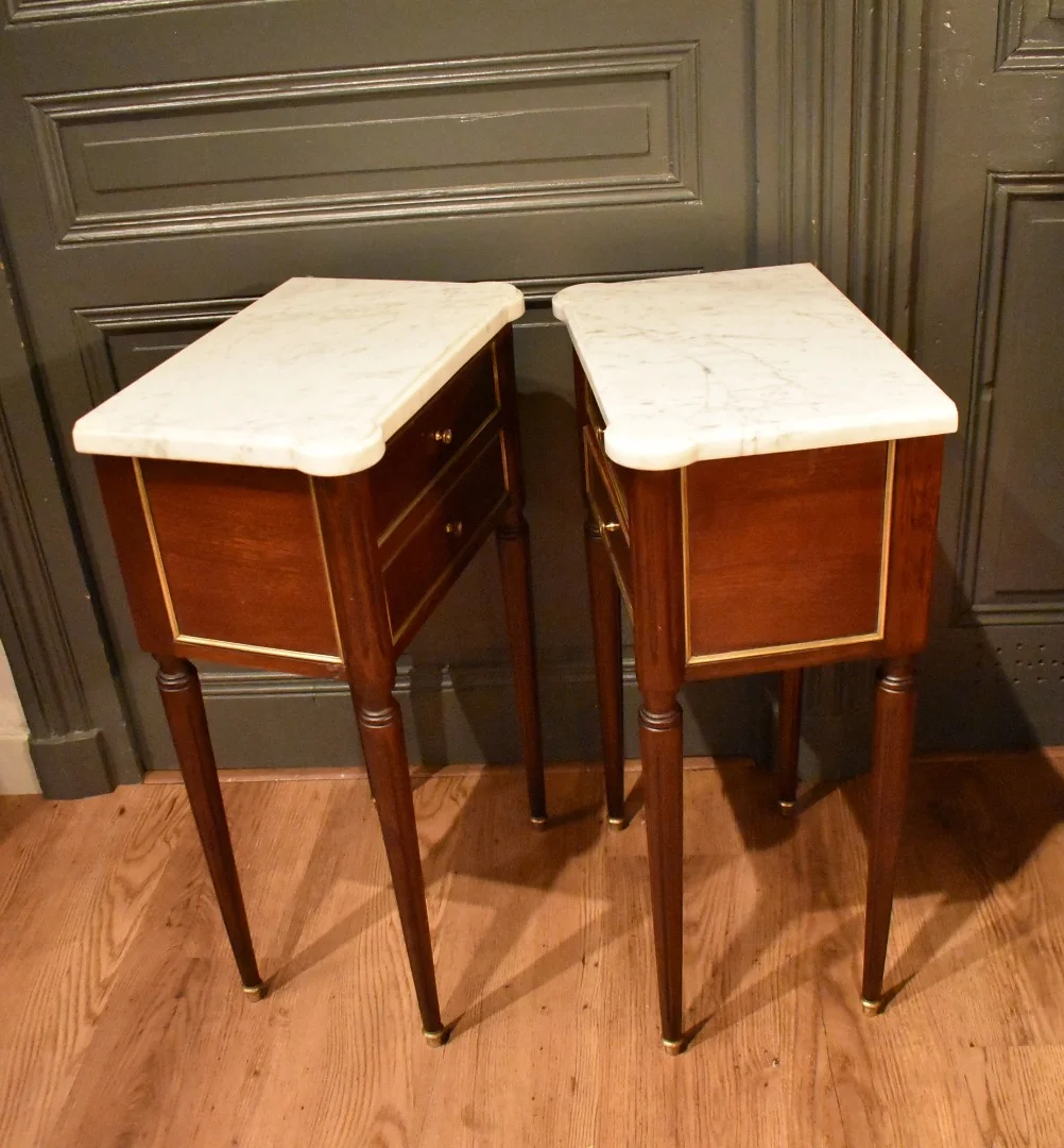 Paire de chevets de style Louis XVI