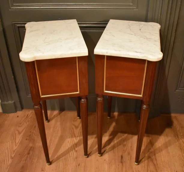 Paire de chevets de style Louis XVI