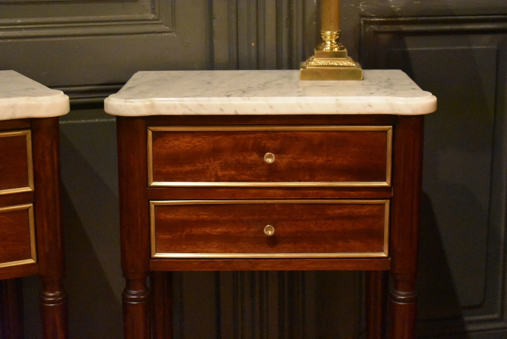 Paire de chevets de style Louis XVI