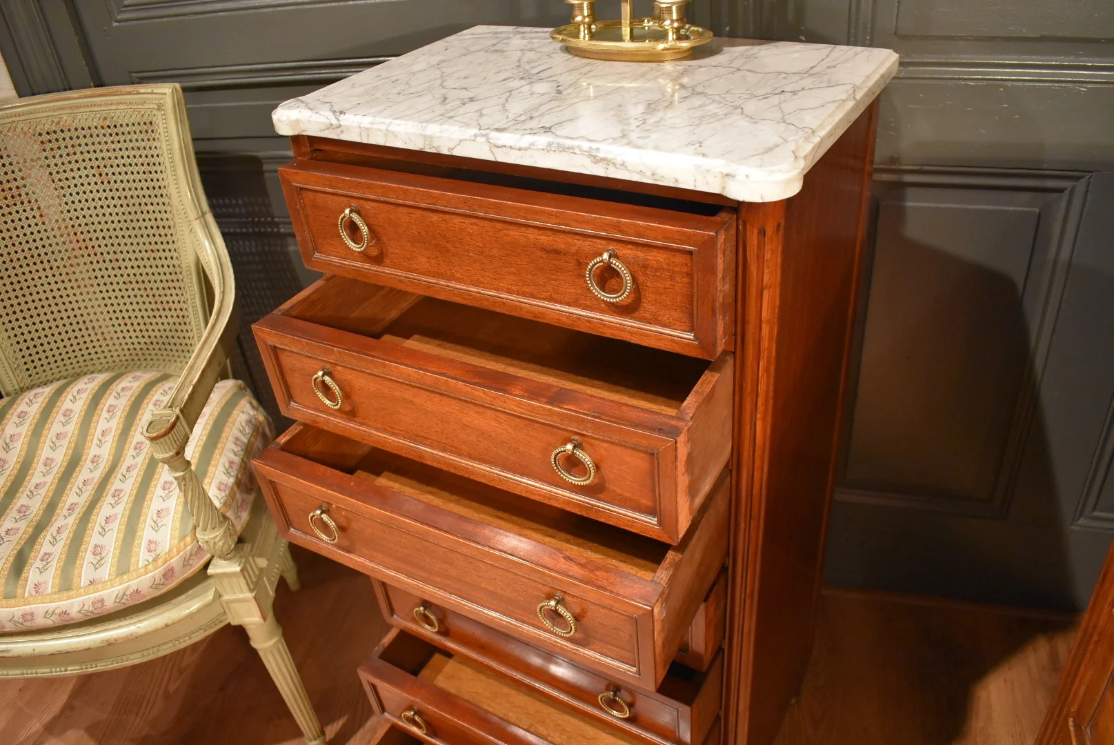 Semainier style Louis XVI en acajou — Very good condition