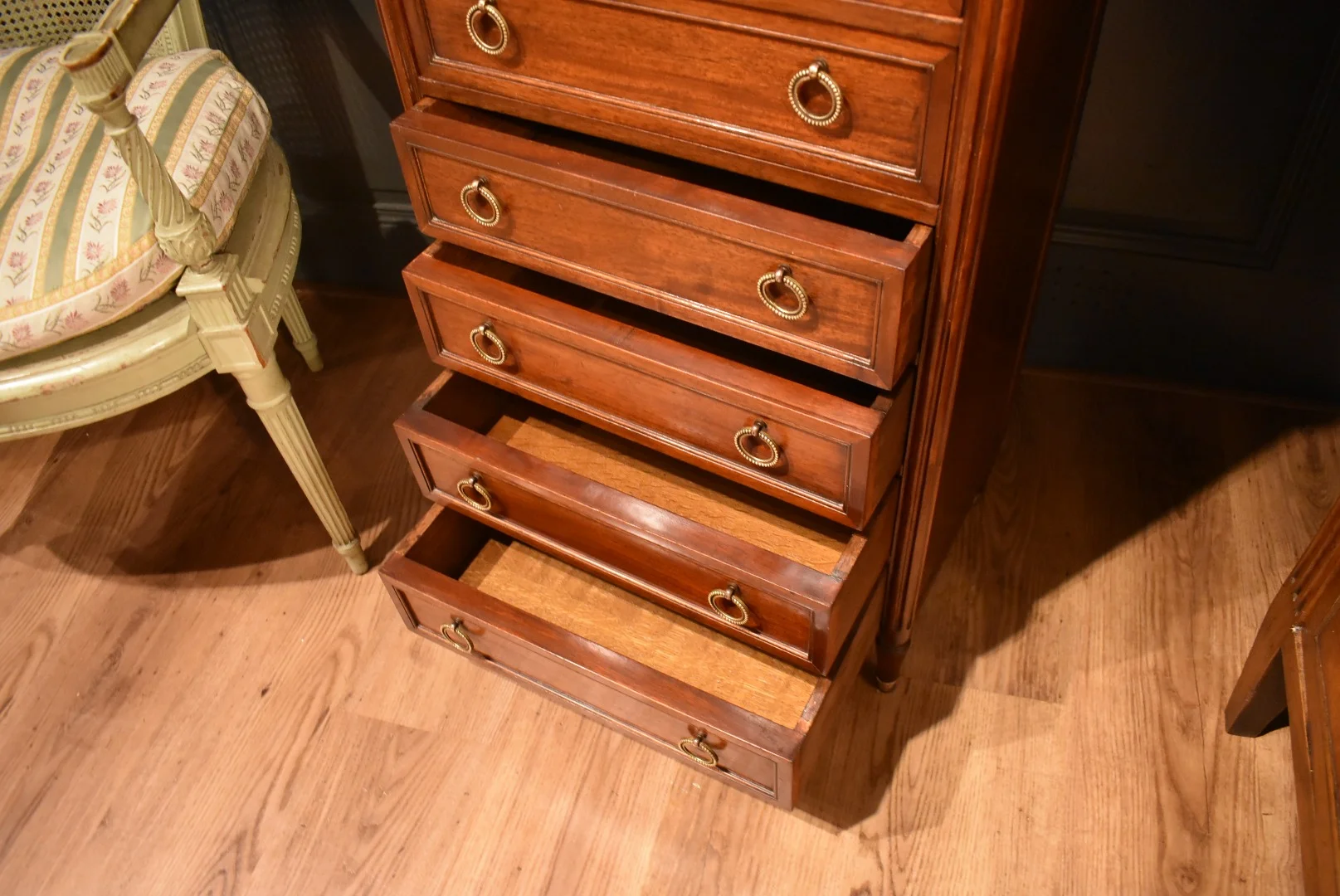 Semainier style Louis XVI en acajou — Very good condition