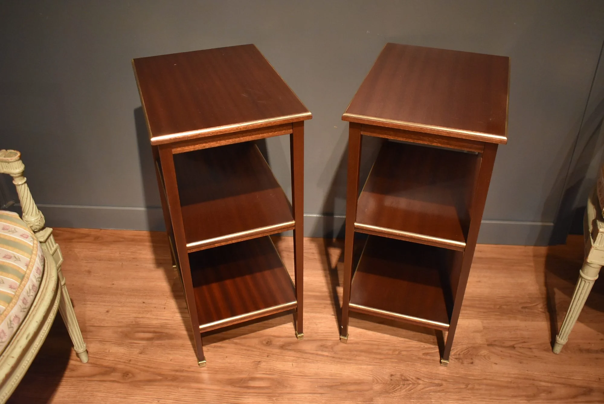 Paire de tables à trois plateaux — Très bon état