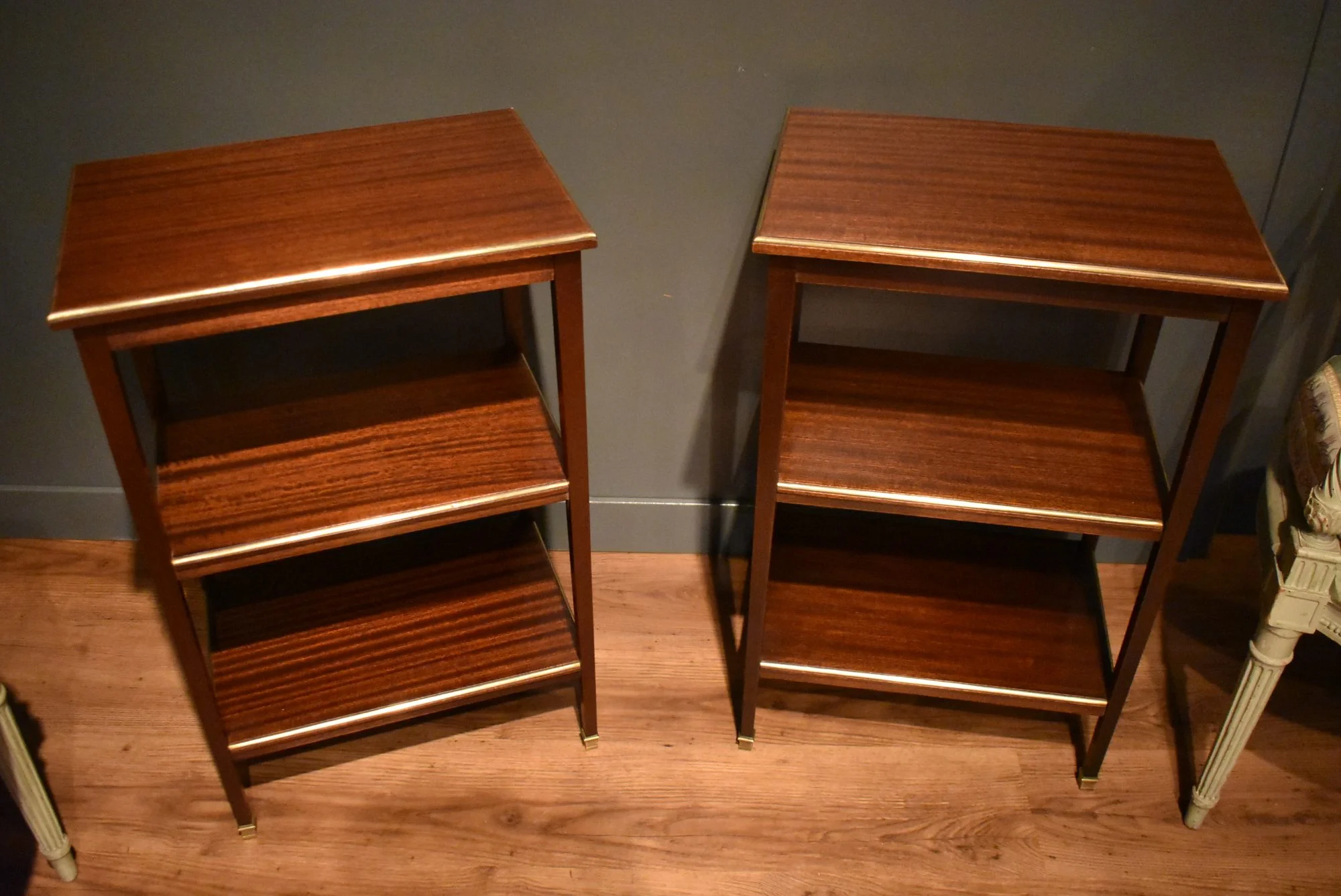 Paire de tables à trois plateaux — Très bon état