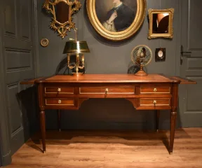 Großer Schreibtisch (bureau plat) im Stil Louis XVI