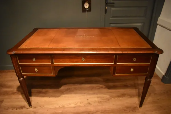 Großer Schreibtisch (bureau plat) im Stil Louis XVI — Sehr guter Zustand