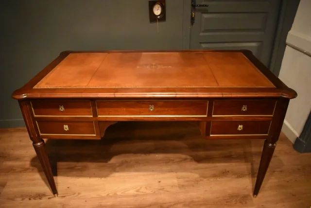 Grand bureau plat de style Louis XVI — Très bon état