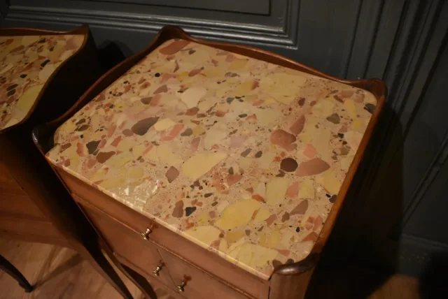Paire de chevets de style Louis XV — Très bon état