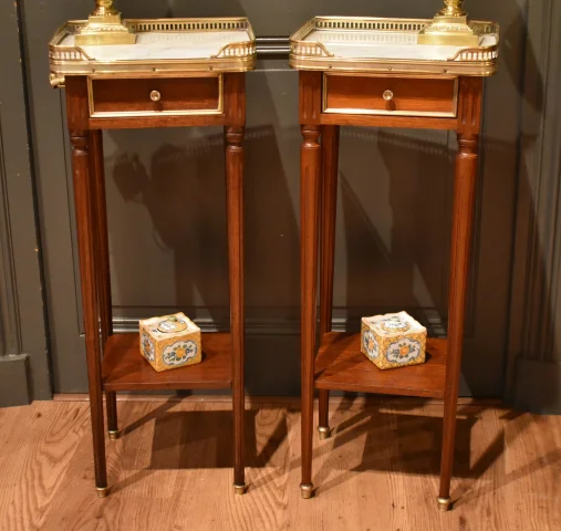 Pair of small Louis XVI style bedside tables — Very good condition