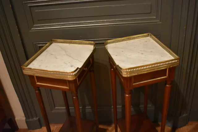 Pair of small Louis XVI style bedside tables — Very good condition