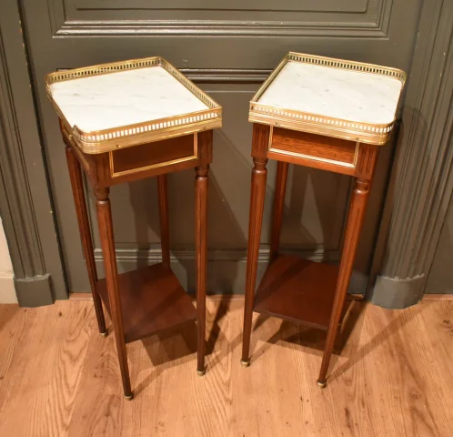 Pair of small Louis XVI style bedside tables — Very good condition