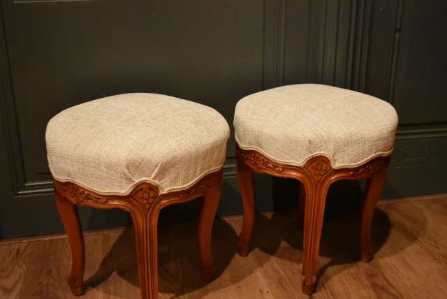 Pair of small Louis XV style stools — Very good condition