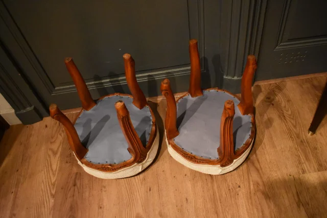 Pair of small Louis XV style stools — Very good condition