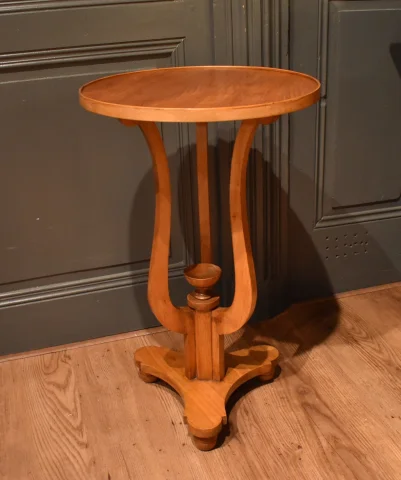 Small guéridon side table — Very good condition