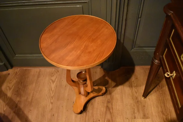 Small guéridon side table — Very good condition