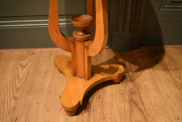 Small guéridon side table — Very good condition