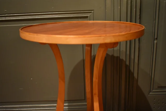Small guéridon side table — Very good condition