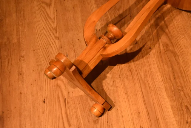 Small guéridon side table — Very good condition