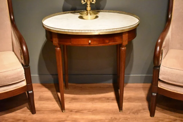 Table bouillotte ovale de style Louis XVI — Très bon état
