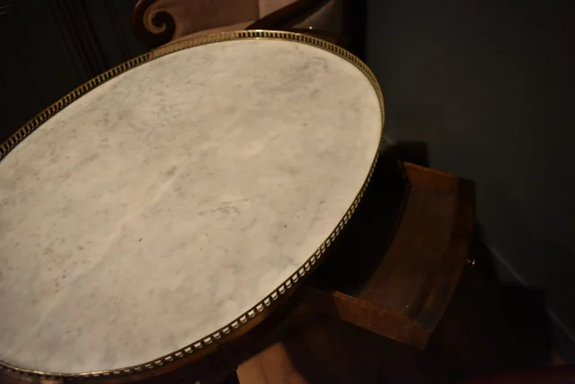 Table bouillotte ovale de style Louis XVI — Très bon état