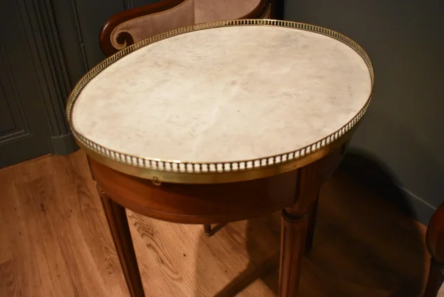 Table bouillotte ovale de style Louis XVI — Très bon état