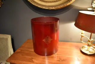 Corbeille à papiers en cuir rouge