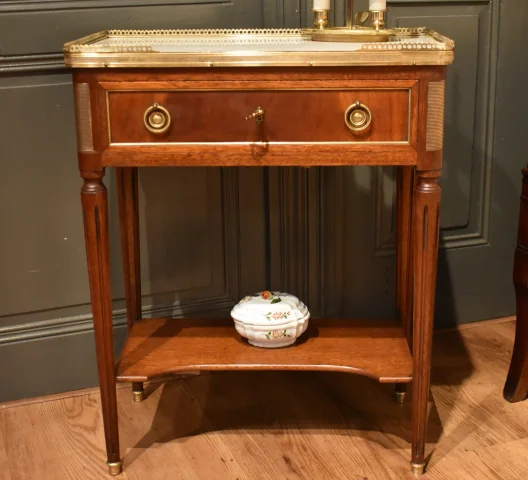 Petite console de style Louis XVI — Très bon état