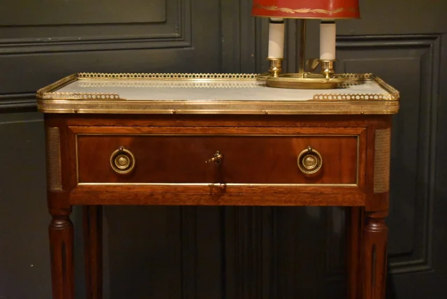 Petite console de style Louis XVI — Très bon état