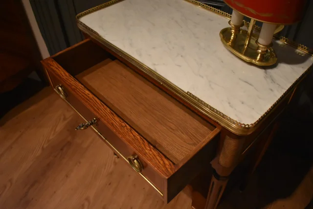 Petite console de style Louis XVI — Très bon état