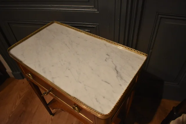 Petite console de style Louis XVI — Très bon état