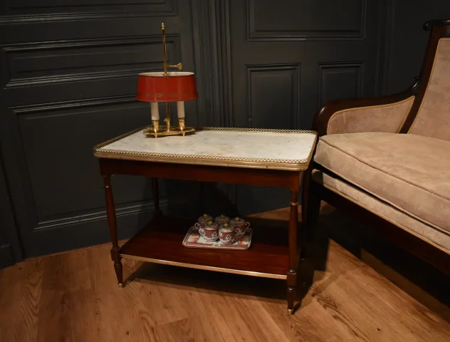 Couchtisch im Louis-XVI-Stil — Sehr guter Zustand