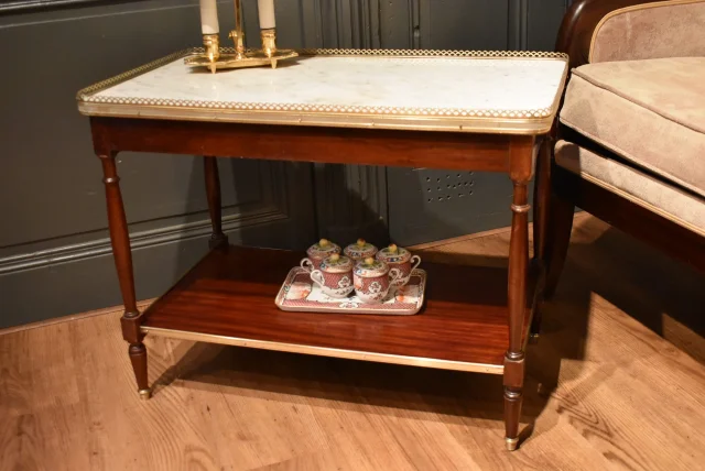 Couchtisch im Louis-XVI-Stil — Sehr guter Zustand