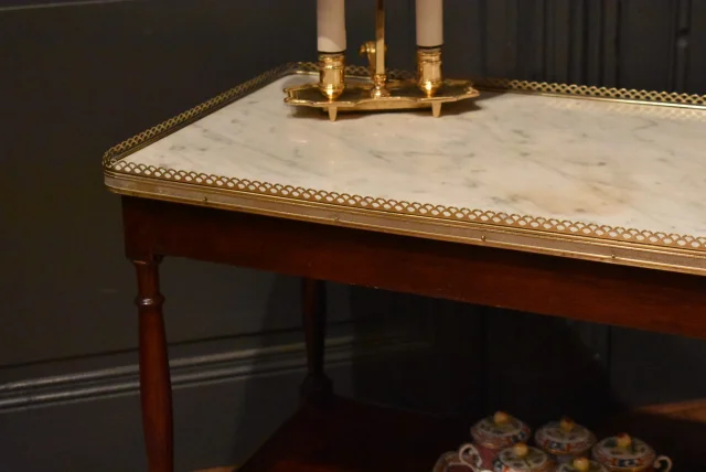Couchtisch im Louis-XVI-Stil — Sehr guter Zustand